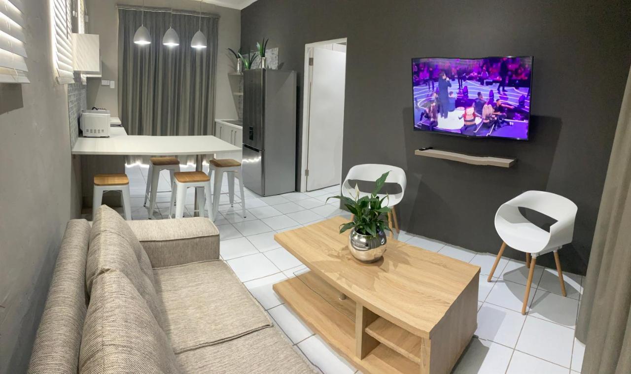 Adventure Apartment - Colchester - 5Km From Elephant Park Екстериор снимка