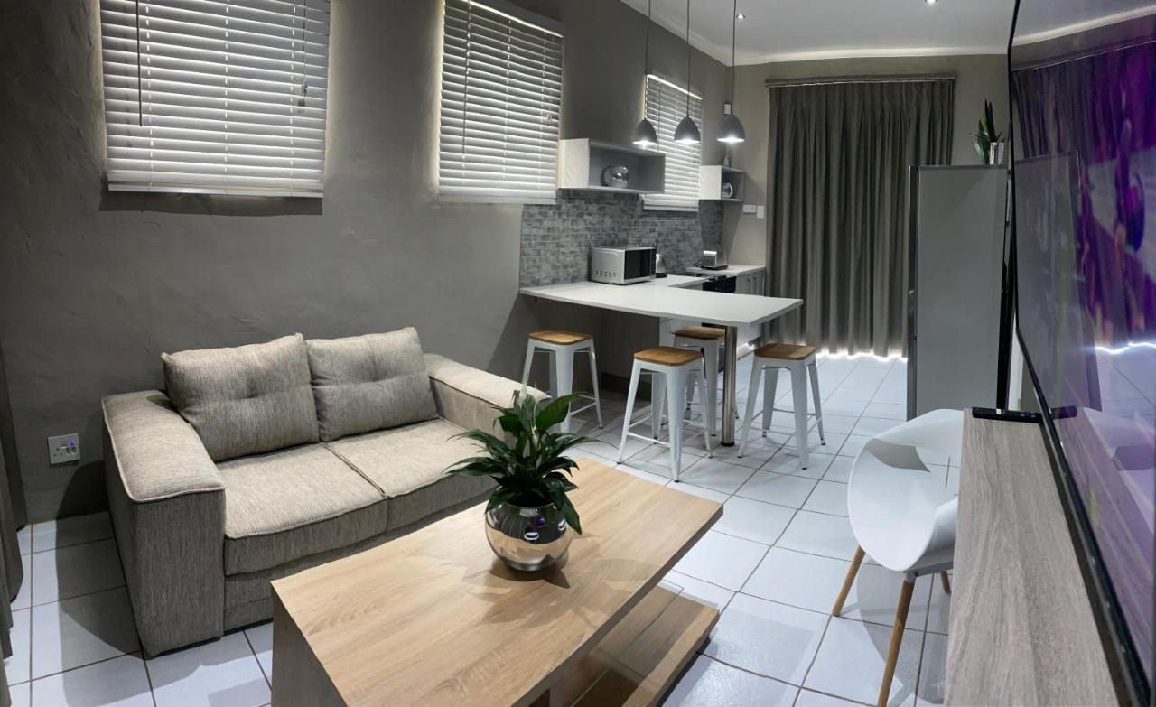 Adventure Apartment - Colchester - 5Km From Elephant Park Екстериор снимка